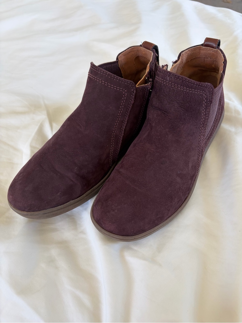 Cobb Hill Bailee Chelsea Ankle Boots Plum Purple Suede Size 7.5